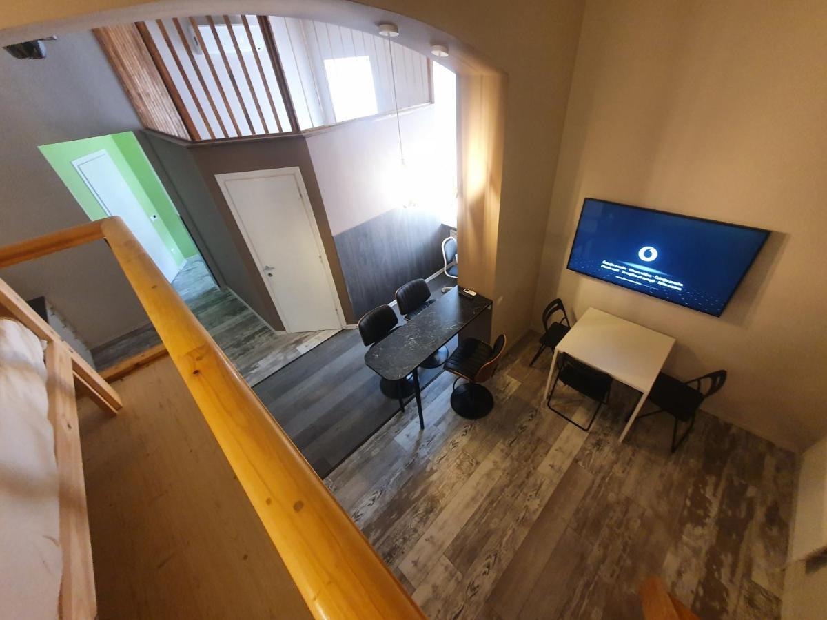 Art-Club Apartment With Air Condition — Photos 2
