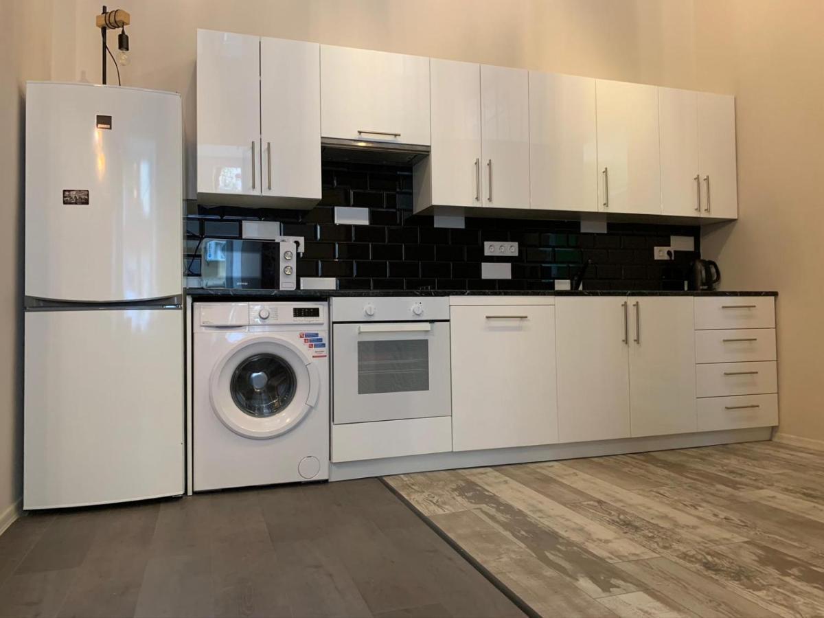Art-Club Apartment With Air Condition — Photos 1